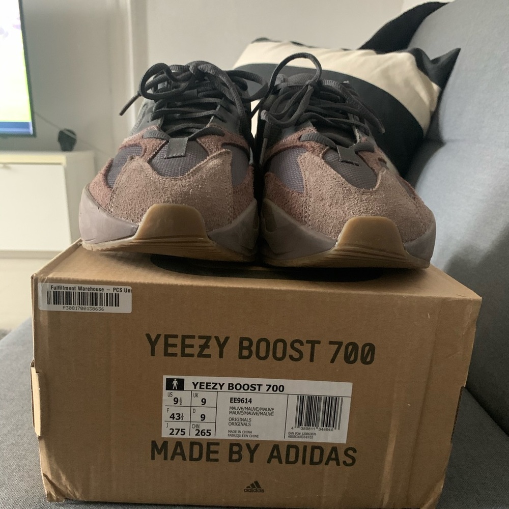 Yeezy boost 700 mauve‎ in a 9.5 - Picture 13 of 13